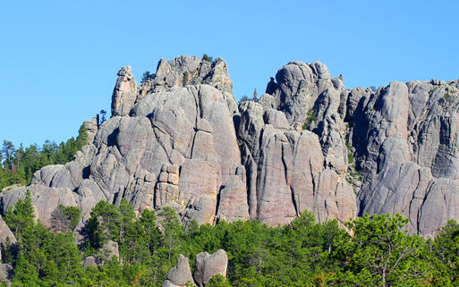 Felswand im Back Hills Nationalpark im Süden von South Dakota, USA © Jason Patrick Ross / shutterstock.com