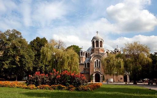 Bulgarisch orthodoxe Kirche Sveti Sedmochislenitsi in Sofia © VILevi / Shutterstock.com