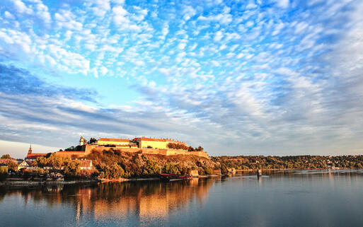 Die Festung Petrovaradin in Novi Sad, Vojvodina, Serbien © Nikola Spasenoski / Shutterstock.com