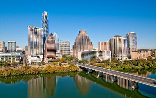 Blick über Austin - Texas' Hauptstadt am Colorado River, USA © Randall Stevens / Shutterstock.com