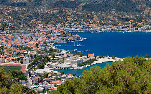 Die Bucht von Poros und Galatos © S.Borisov / Shutterstock.com