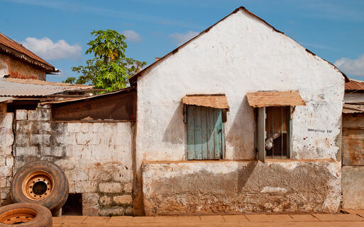 Das Steingebäude wurde für die Volkszählung 2013 markiert © Boudewijn Sluijk / Shutterstock.com