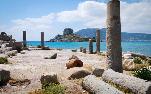 © Hanze / Shutterstock.com Ruinen bei Kamari © Hanze / Shutterstock.com