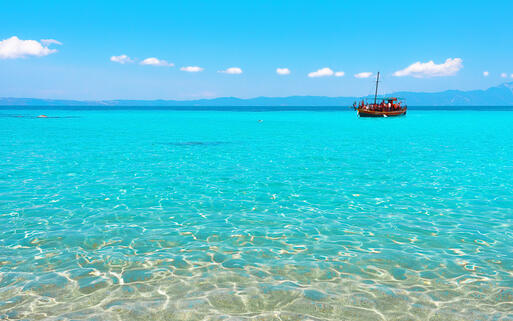 Das Wasser sieht aus, als hätte jemand Farbe reingekippt © Mr. Green