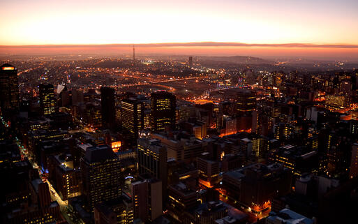 Johannesburg bei Sonnenuntergang © Africanmoose / Shutterstock.com