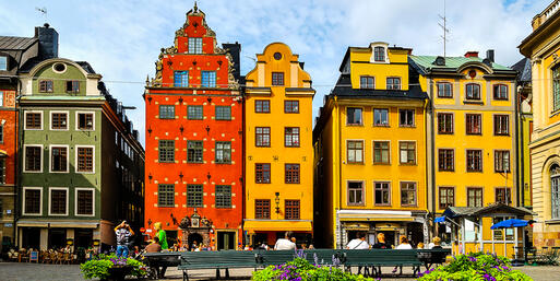 Häuser am Platz Stor Torget in Stockholm © Estea / Shutterstock.com