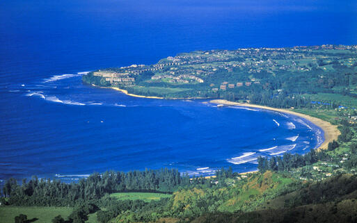 Blick über die Hanalei Bay auf der Insel Kauai, Hawaii, USA © spirit of america / Shutterstock.com