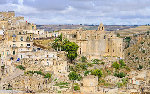 Das Gebäude Sant'Agostino in Matera © LianeM  / Shutterstock.com