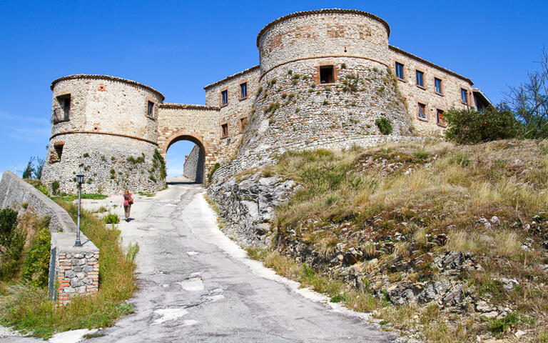 Burg von Torriana in der Nähe von Montebello © haraldmuc / Shutterstock.com