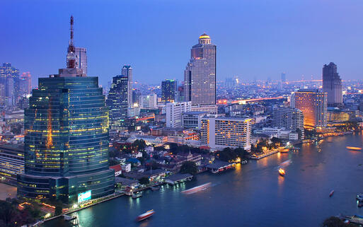 © worradirek / Shutterstock.com Blick auf Bangkok City in der Abenddämmerung, Thailand © worradirek / Shutterstock.com