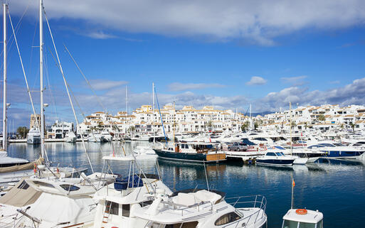 Puerto Banús, ein Jachthafen in Marbella © Artur Bogacki  / Shutterstock.com