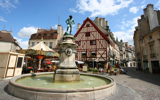 Stadtplatz in Dijon © Tupungato / Shutterstock.com