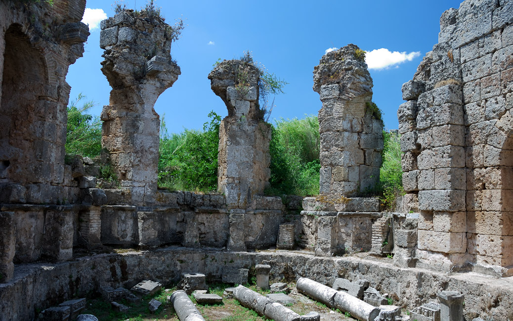 Griechische und römische Ruinen in Perge &copy; Pavol Kmeto / shutterstock.com